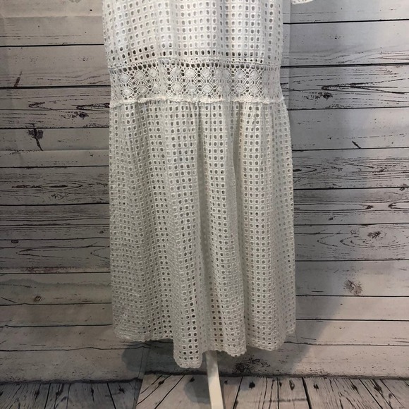 Venus white long eyelet with embroidery cold shoulder bell sleeves size 10 - Picture 9 of 9